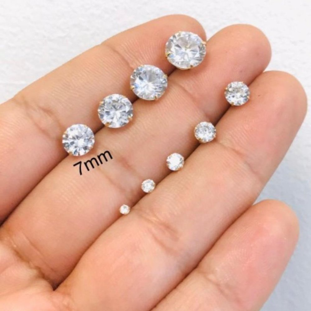 Aretes en Oro Solido Real 10K Para Mujer y Hombre 7mm/Stud Earrings Gold 10K CZ.